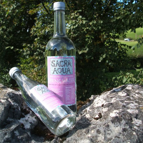 Is Acqua sacra mineral water good for your health and style ?